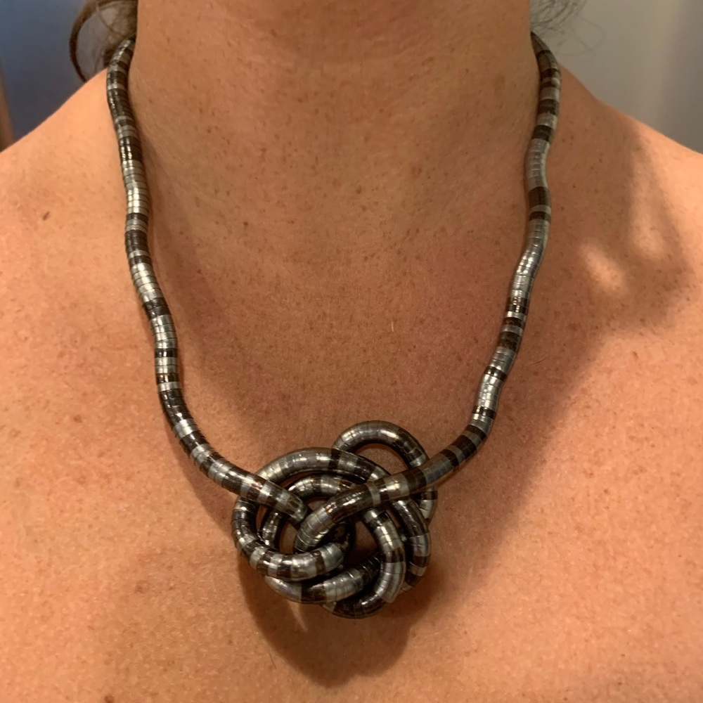 Bendable necklace or bracelet